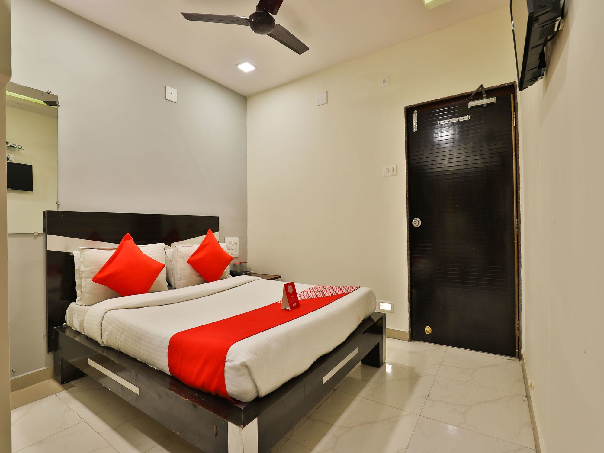 Oyo 13535 Aakash Ahmedabad Exterior foto